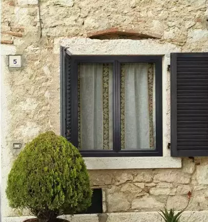 fenetre alta duo permet d'avoir décor différent à l'intérieur et à l'extérieur