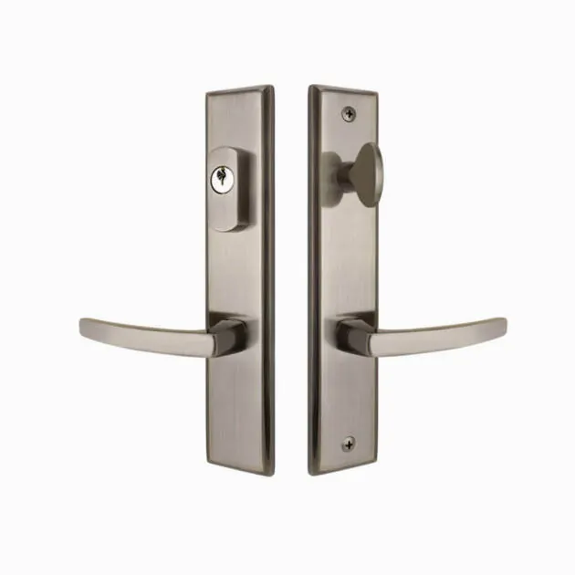 Garniture de porte et serrure en métal brossé